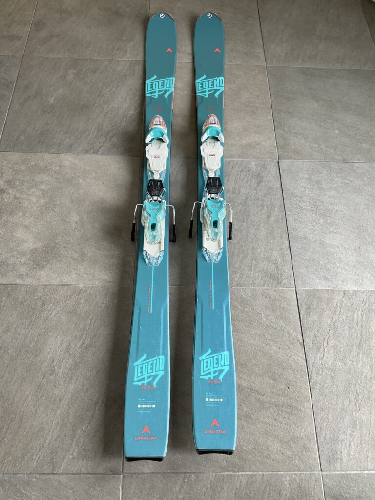 Skis Dynastar Legend – pour femme- 156 cm – 12 mètres de rayon / $ 300,00 / me contacter: 450-538-1280