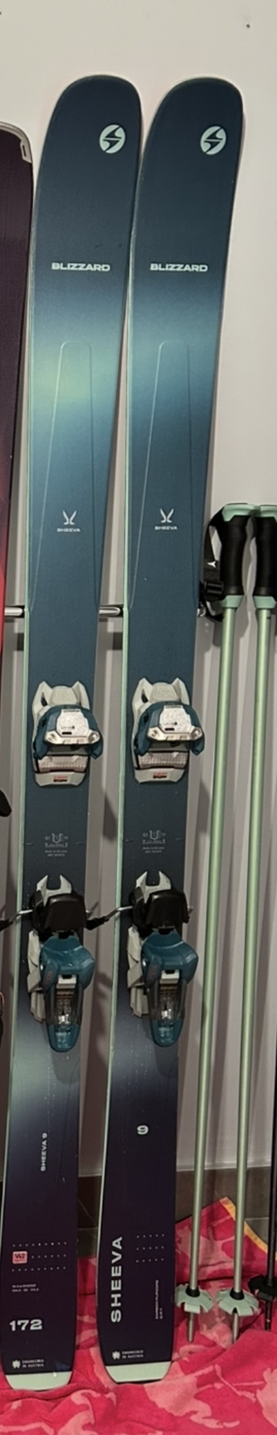 2023 Blizzard ski 172 cm Sheeva 9 avec fixation marquer squirel 11 de couleur assortie et bâton atomic 120 cm